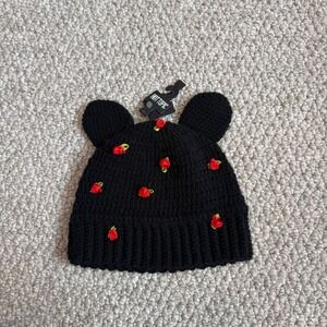 Hot Topic Black Crochet Bear Ear Beanie‎ with Red Rose Appliques OSFM NWT